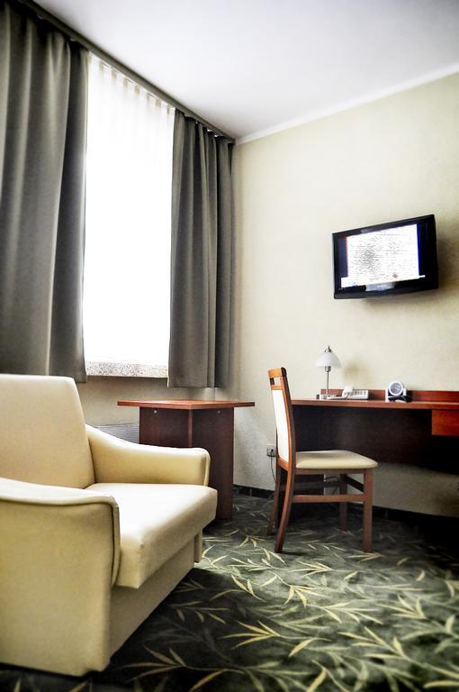 Brojan Hotel Jaworzno Buitenkant foto