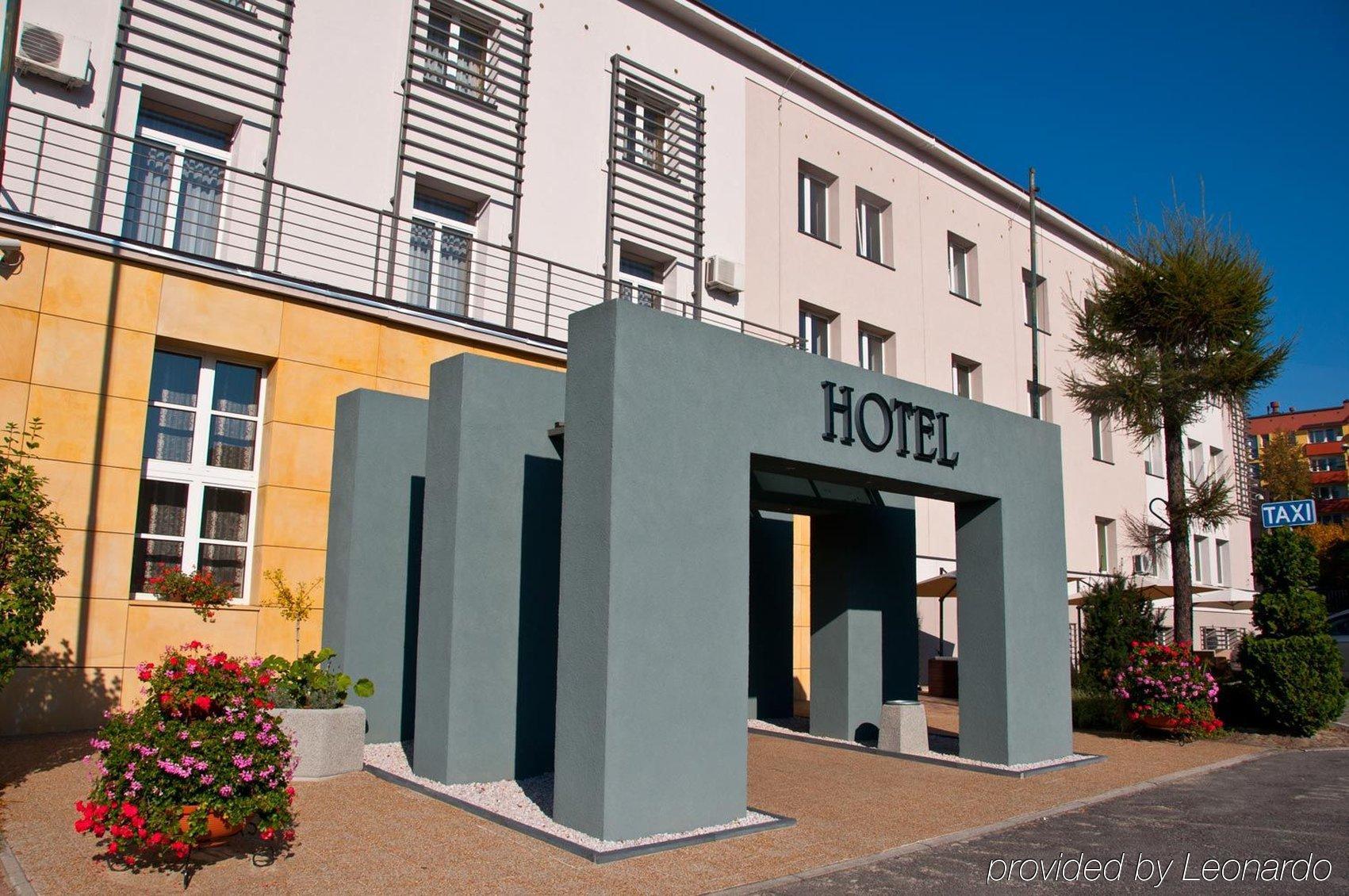 Brojan Hotel Jaworzno Buitenkant foto